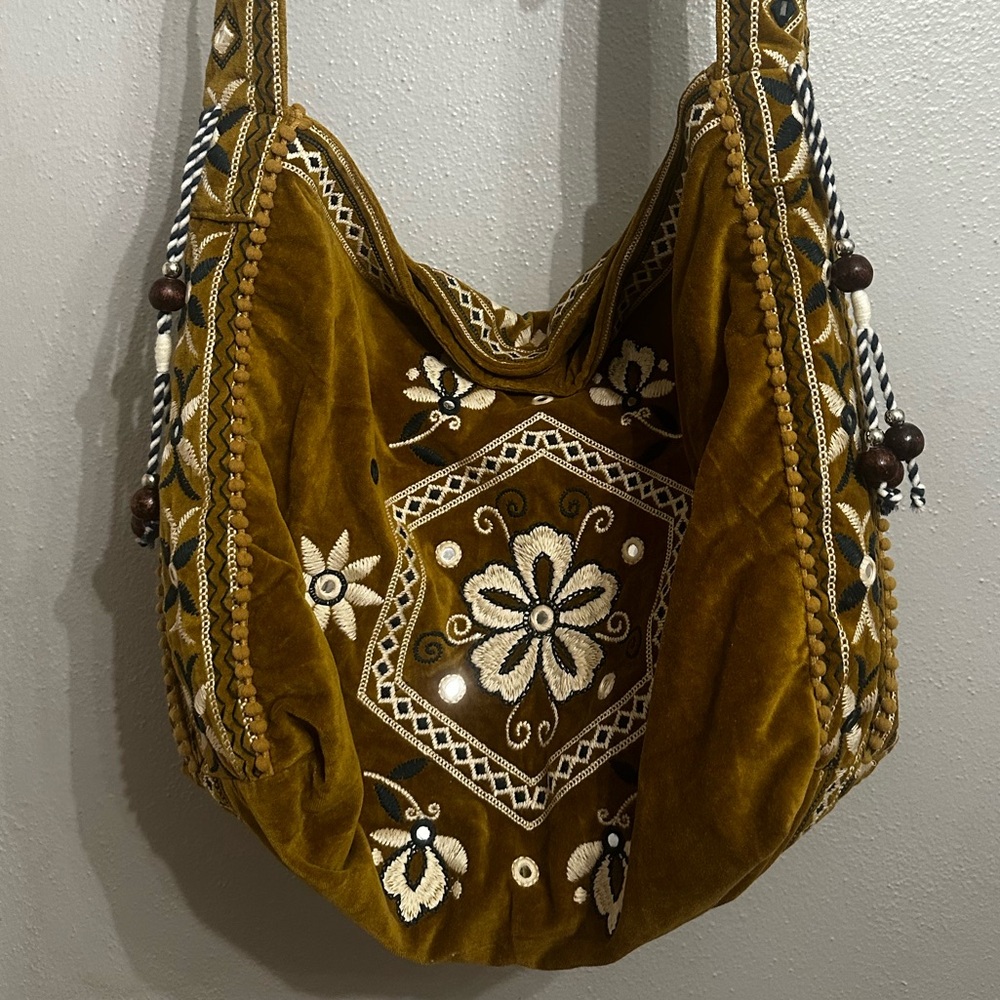 Free people Vic Velvet Slouchy bag NWOT